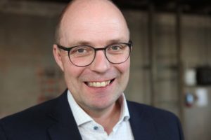 Torbjörn Eriksson, Gymninge gård utanför Örebro .