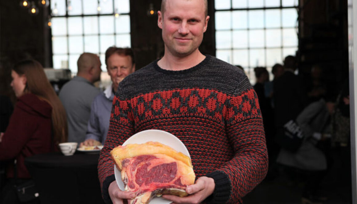 Markus Lindström, Stommens lantbruk, med köttet från sin SRB-ko som kvalade in i högsta kvaliutetsklassen: Exceptionell Råvara.